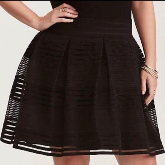 Torrid Black Ribbon Striped Tulle Skirt Size 2 NEW - Picture 7 of 8